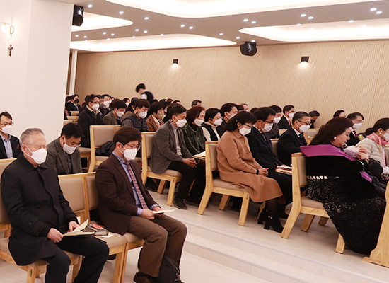 건물보다 사람을 가치있게 여기는 교회 성숙하고 영향력있는 그리스도인으로 자라는 교회 세상의 희망이 되는 교회를 꿈꾸어 봅니다.